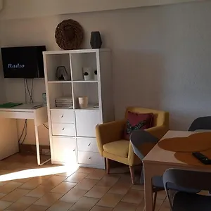 Apartment Climatise Avec Terrasse Au Coeur De, Nyons